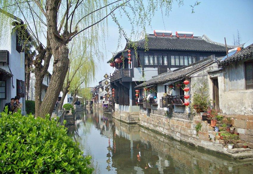 购买理由疯狂+1，用户可使用苹果Vision Pro辅助擦地